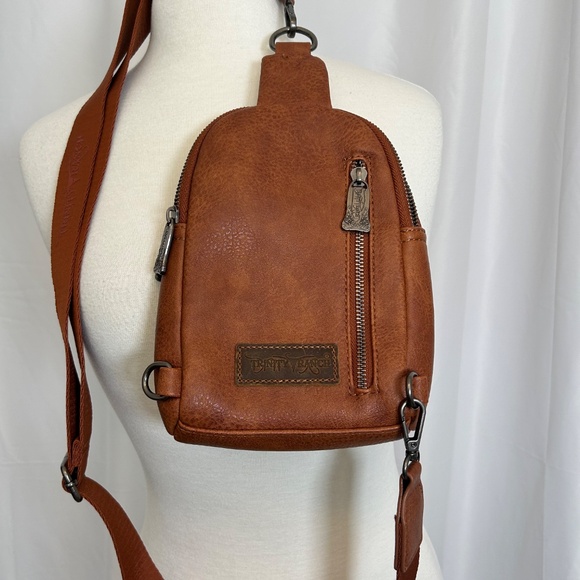 TRINITY RANCH FLORAL TOOLED SLING BAG - Picture 5 of 5